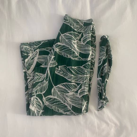 SHEIN Pants - Slant Pocket Self Belted Jungle Leaf Print Pants